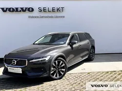 Szary Używany 2024 Volvo V60 CC Kombi | 204 900 zł (Super Cena)