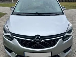Srebrny Używany 2017 Opel Zafira Tourer Minivan | 51 000 zł (Uczciwa cena)