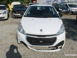 Biały Używany 2018 Peugeot 208 Hatchback | 13 900 zł
