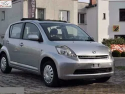 Srebrny (metalik) Używany 2005 Daihatsu Sirion Hatchback | 7499 zł