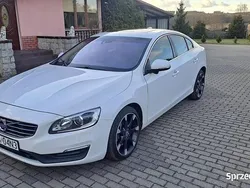 Biały Używany 2013 Volvo S60 R-Design Sedan/Limuzyna | 39 999 zł (Uczciwa cena)