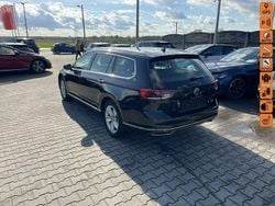 Czarny (metalik) Używany 2023 VW Passat Kombi | 49 900 zł