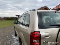 Złoty Używany 2005 Toyota RAV4 SUV | 14 500 zł (Uczciwa cena)