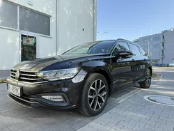 Czarny (metalik) Używany 2022 VW Passat Kombi | 73 990 zł (Dobra cena)