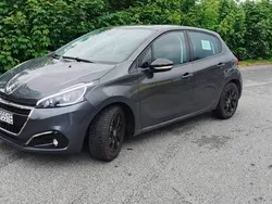 Grafitowy Używany 2015 Peugeot 208 Hatchback | 22 500 zł (Uczciwa cena)