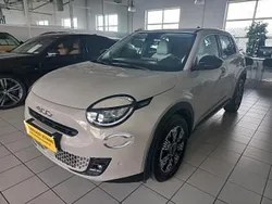 Beżowy Używany 2024 Fiat 600 | 84 900 zł
