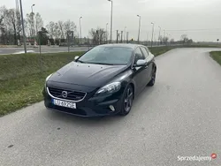 Czarny Używany 2013 Volvo V40 R-Design Kombi | 40 900 zł