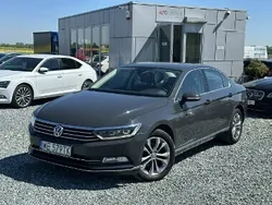 Szary Używany 2018 VW Passat Highline Sedan/Limuzyna | 74 900 zł (Dość drogi)