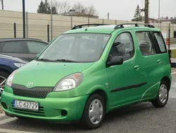 Zielony Używany 2002 Toyota Yaris Verso Minivan | 5900 zł