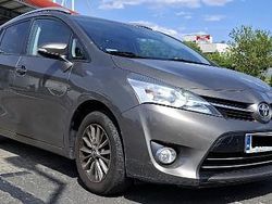 Szary (metalik) Używany 2016 Toyota Verso Minivan | 56 000 zł (Dość drogi)