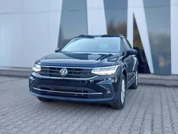 Czarny Używany 2024 VW Tiguan Life SUV | 139 400 zł (Drogi)