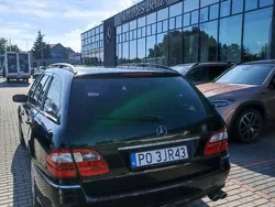 Czarny Używany 2006 Mercedes E350 Avantgarde | 13 900 zł