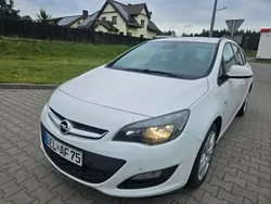 Biały (metalik) Używany 2014 Opel Astra Kombi | 25 800 zł (Dobra cena)