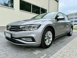 Srebrny (metalik) Używany 2022 VW Passat Sedan/Limuzyna | 60 154 zł