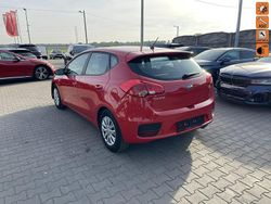 Czerwony Używany 2017 Kia Ceed Comfort Hatchback | 25 900 zł