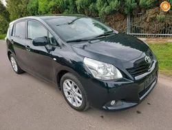 Czerwony ciemny (metalik) Używany 2010 Toyota Verso Minivan | 34 900 zł (Dość drogi)
