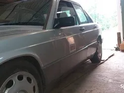 Srebrny Używany 1990 Mercedes 190 Sedan/Limuzyna | 42 000 zł