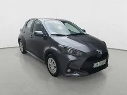 Szary Używany 2021 Toyota Yaris Hybrid Hatchback | 55 600 zł (Super Cena)