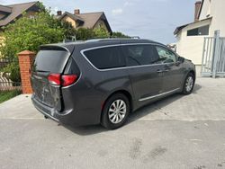 Szary (metalik) Używany 2018 Chrysler Pacifica SUV | 48 700 zł