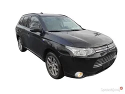 Czarny Używany 2013 Mitsubishi Outlander P-HEV Instyle SUV | 44 444 zł