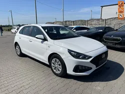 Biały (metalik) Używany 2021 Hyundai i30 Hatchback | 33 900 zł