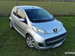 Srebrny Używany 2009 Peugeot 107 Hatchback | 8900 zł