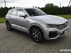Szary (metalik) Używany 2018 VW Touareg R-line SUV | 135 900 zł (Uczciwa cena)