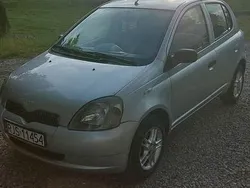 Srebrny Używany 2001 Toyota Yaris Sedan/Limuzyna | 4800 zł (Dość drogi)