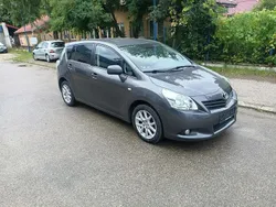Szary (metalik) Używany 2012 Toyota Verso Minivan | 36 800 zł (Uczciwa cena)