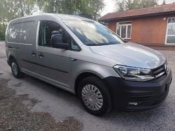 Srebrny (metalik) Używany 2018 VW Caddy Minivan | 61 900 zł (Dość drogi)
