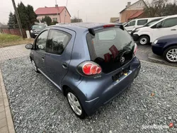 Niebieski jasny (metalik) Używany 2009 Toyota Aygo Hatchback | 8900 zł (Uczciwa cena)