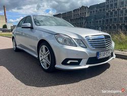 Srebrny Używany 2010 Mercedes E550 AMG Sedan/Limuzyna | 52 000 zł