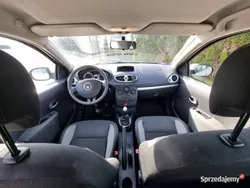 Srebrny Używany 2010 Renault Clio III Hatchback | 12 900 zł (Uczciwa cena)