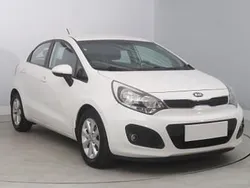 Biały Używany 2015 Kia Rio Hatchback | 26 999 zł (Uczciwa cena)