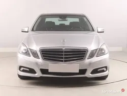 Srebrny Używany 2009 Mercedes E200 Sedan/Limuzyna | 44 999 zł (Uczciwa cena)