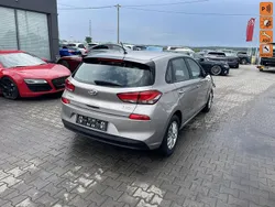 Złoty (metalik, perła) Używany 2017 Hyundai i30 Hatchback | 24 900 zł