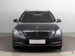 Szary Używany 2012 Mercedes E200 Kombi | 38 999 zł (Super Cena)