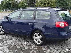 Niebieski Używany 2009 VW Passat Kombi | 11 900 zł (Uczciwa cena)