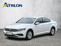 Biały Używany 2020 VW Passat Sedan/Limuzyna | 72 400 zł (Uczciwa cena)