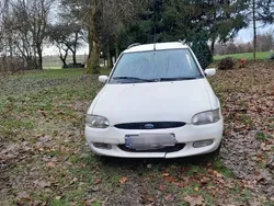 Biały Używany 1999 Ford Escort Kombi | 3700 zł