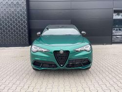 Lakier specjalny zielony montreal green Nowe 2025 Alfa Romeo Stelvio SUV | 263 645 zł