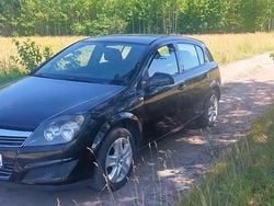 Czarny Używany 2012 Opel Astra Hatchback | 15 500 zł (Super Cena)