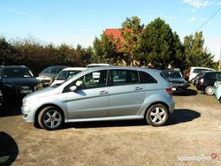Srebrny Używany 2005 Mercedes B180 Minivan | 9900 zł (Uczciwa cena)