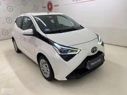Biały Używany 2020 Toyota Aygo X-play Hatchback | 39 900 zł (Uczciwa cena)