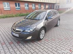 Szary Używany 2012 Opel Astra Cosmo Kombi | 21 900 zł (Uczciwa cena)