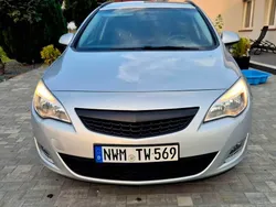 Srebrny Używany 2011 Opel Astra Kombi | 16 999 zł (Dobra cena)