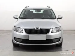 Srebrny Używany 2015 Skoda Octavia Kombi | 43 499 zł (Dość drogi)