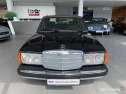 Czarny Używany 1981 Mercedes 240 Sedan/Limuzyna | 98 999 zł