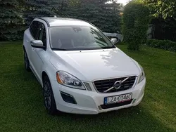 Biały Używany 2011 Volvo XC60 R-Design SUV | 56 900 zł (Uczciwa cena)