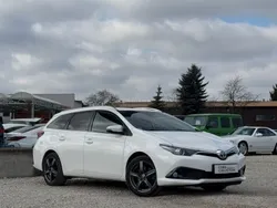 Biały (metalik) Używany 2017 Toyota Auris Hybrid Kombi | 66 900 zł (Uczciwa cena)